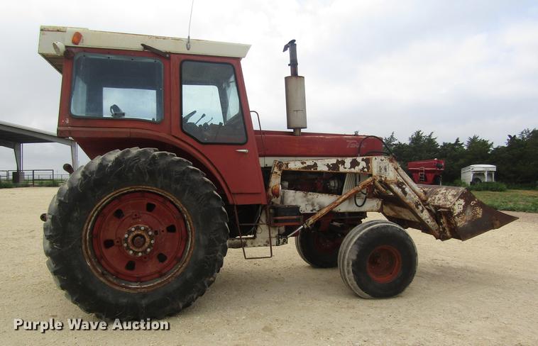 image for item DD8896 1972 International Harvester 1066 tractor