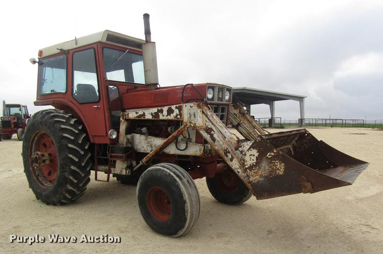 image for item DD8896 1972 International Harvester 1066 tractor