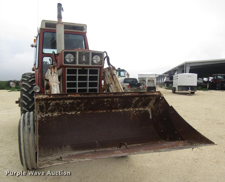 image for item DD8896 1972 International Harvester 1066 tractor
