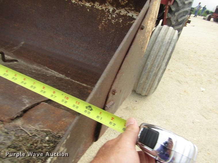 image for item DD8896 1972 International Harvester 1066 tractor