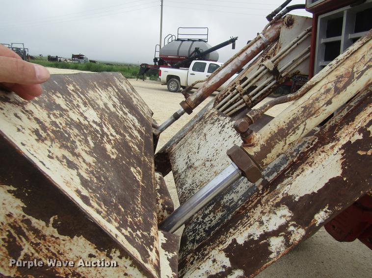 image for item DD8896 1972 International Harvester 1066 tractor