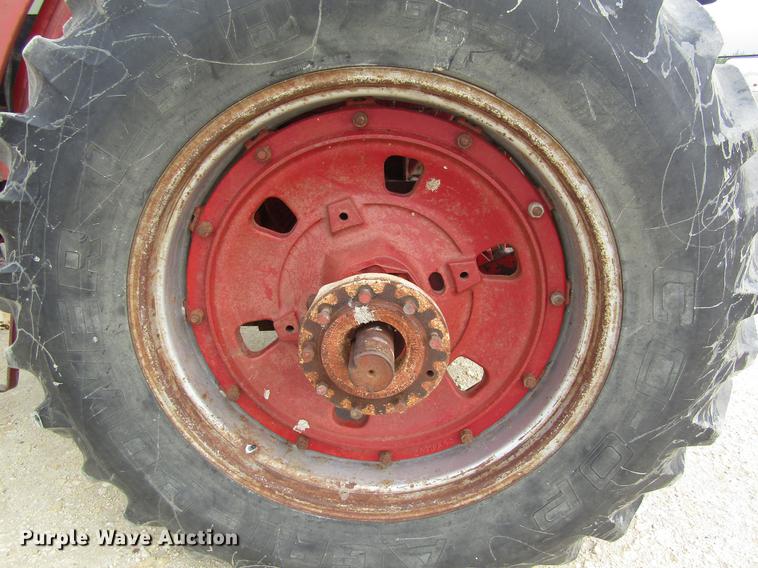 image for item DD8896 1972 International Harvester 1066 tractor