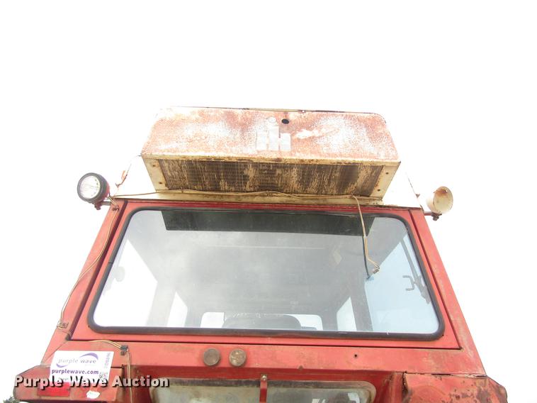 image for item DD8896 1972 International Harvester 1066 tractor