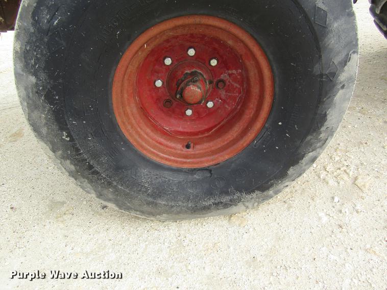 image for item DD8896 1972 International Harvester 1066 tractor