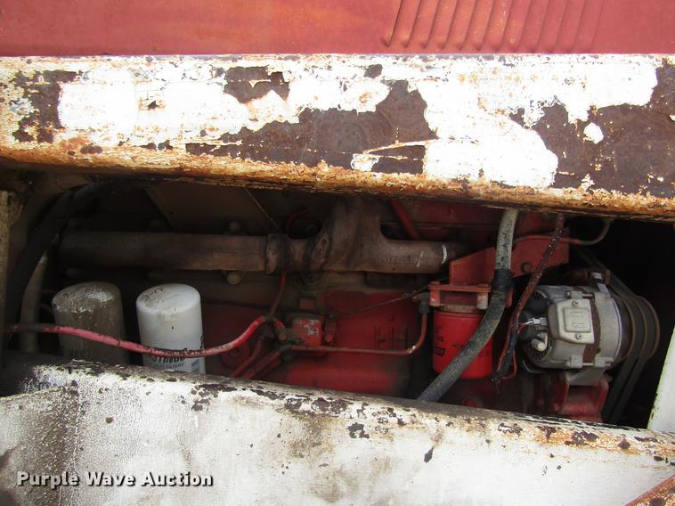 image for item DD8896 1972 International Harvester 1066 tractor