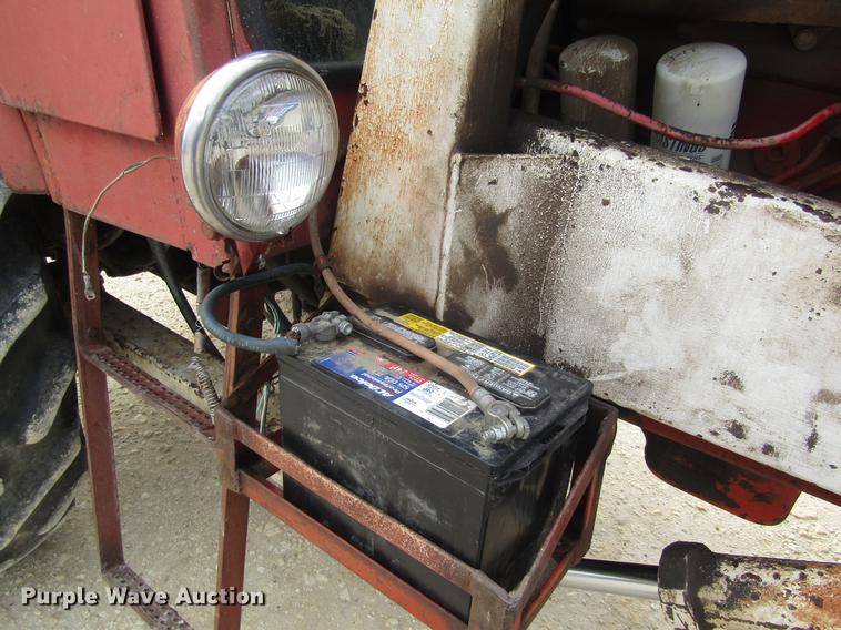 image for item DD8896 1972 International Harvester 1066 tractor