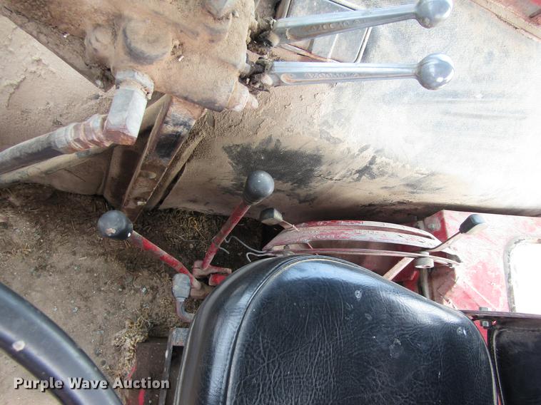 image for item DD8896 1972 International Harvester 1066 tractor