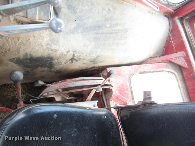 image for item DD8896 1972 International Harvester 1066 tractor