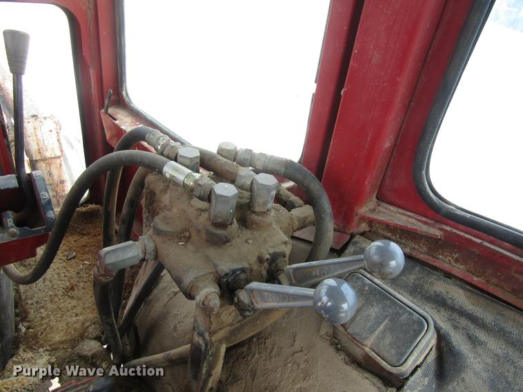 image for item DD8896 1972 International Harvester 1066 tractor