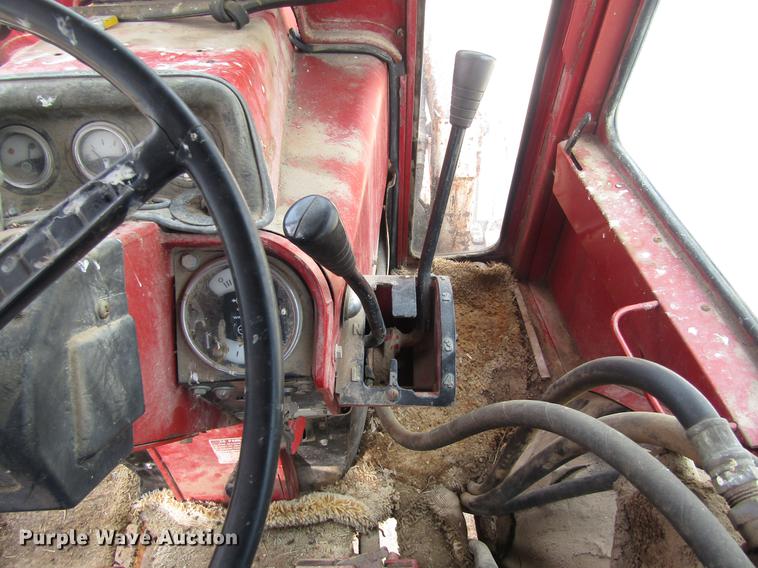 image for item DD8896 1972 International Harvester 1066 tractor