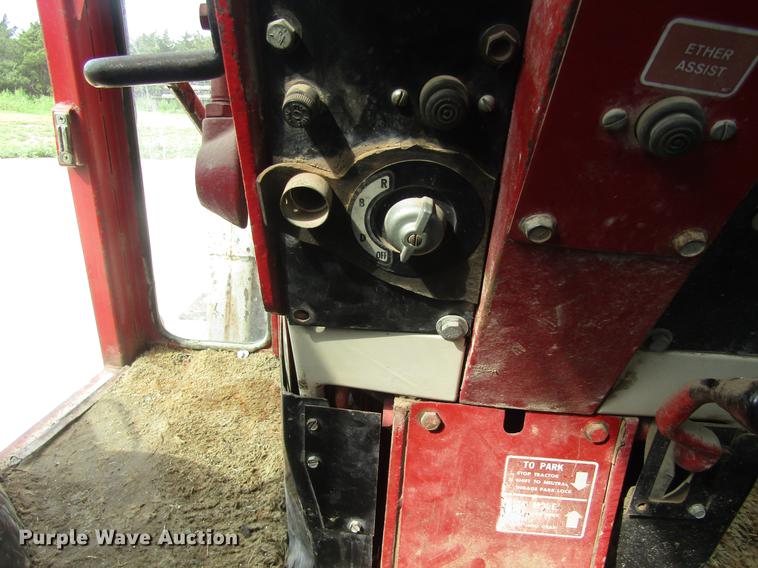 image for item DD8896 1972 International Harvester 1066 tractor
