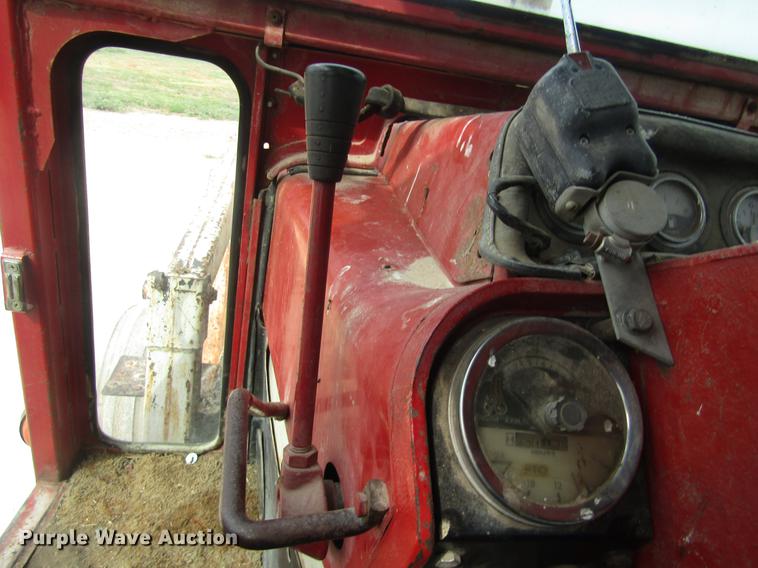 image for item DD8896 1972 International Harvester 1066 tractor