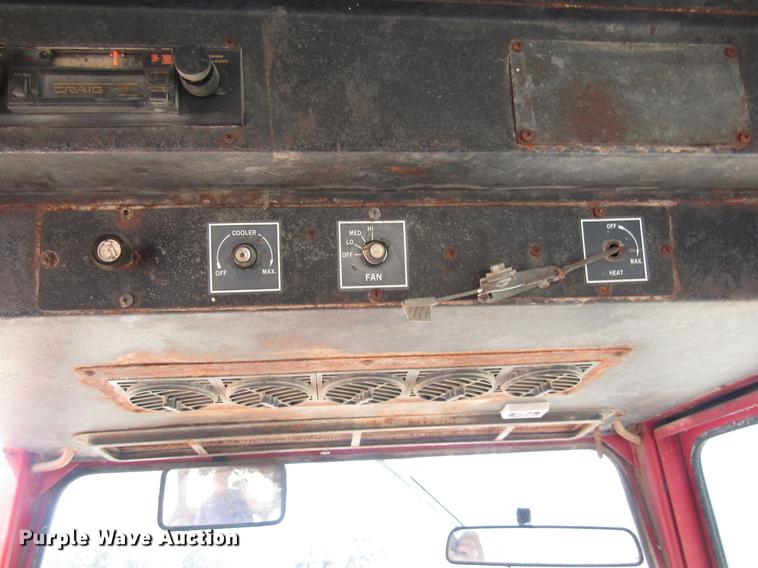 image for item DD8896 1972 International Harvester 1066 tractor