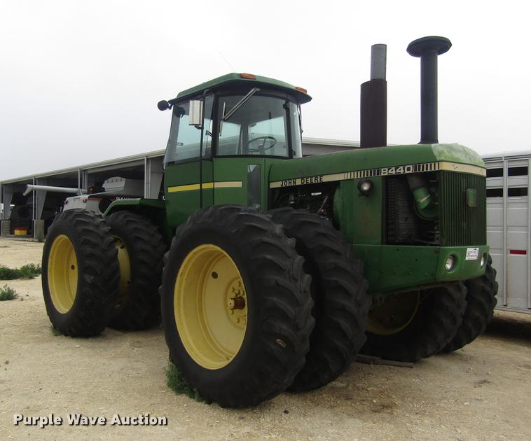 image for item DD8897 1980 John Deere 8440 4WD tractor