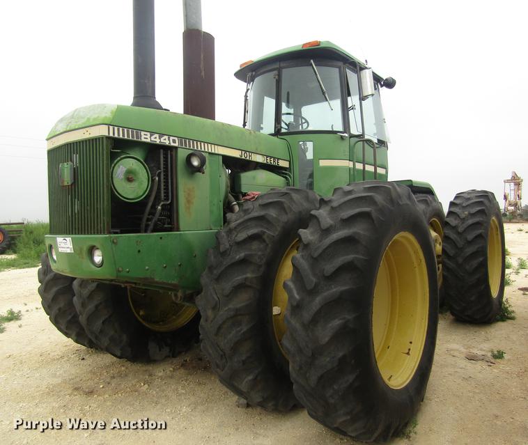image for item DD8897 1980 John Deere 8440 4WD tractor