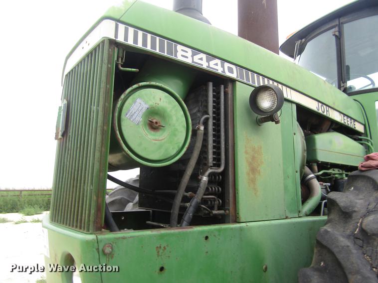 image for item DD8897 1980 John Deere 8440 4WD tractor