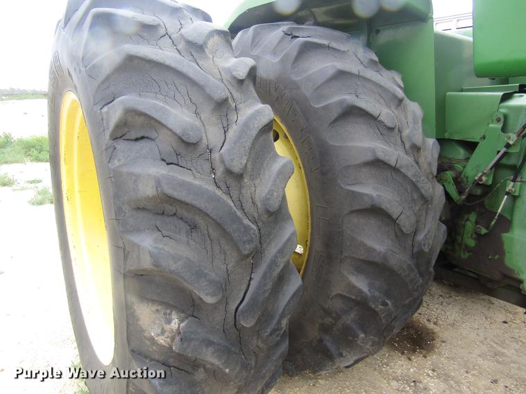 image for item DD8897 1980 John Deere 8440 4WD tractor