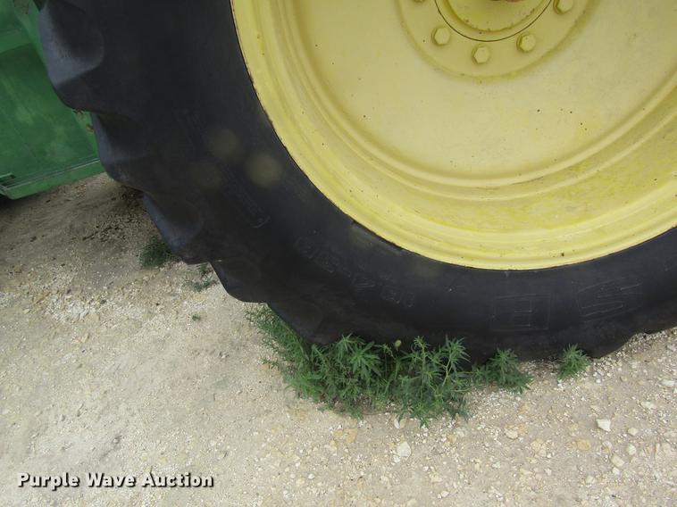 image for item DD8897 1980 John Deere 8440 4WD tractor