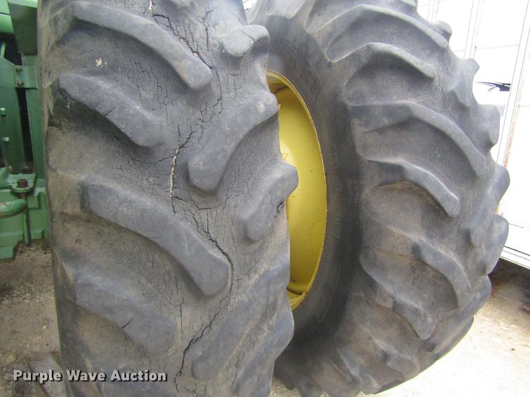 image for item DD8897 1980 John Deere 8440 4WD tractor