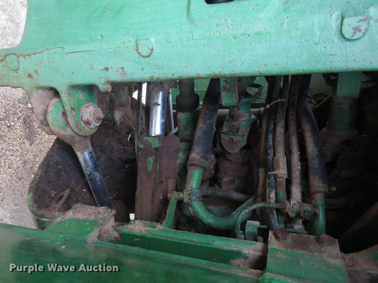image for item DD8897 1980 John Deere 8440 4WD tractor