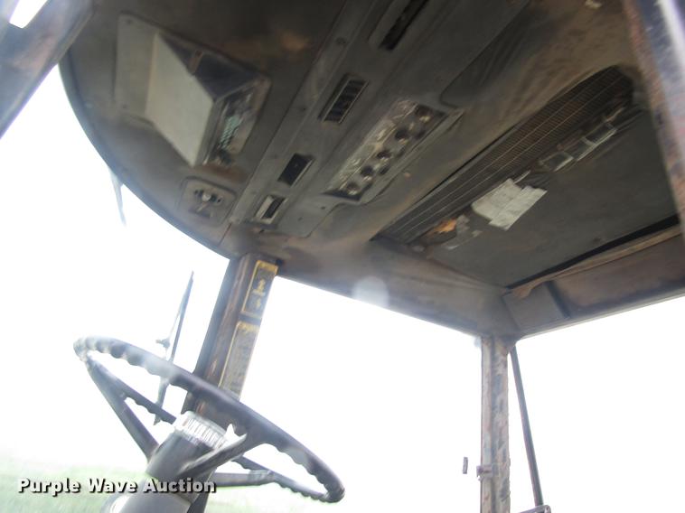 image for item DD8897 1980 John Deere 8440 4WD tractor