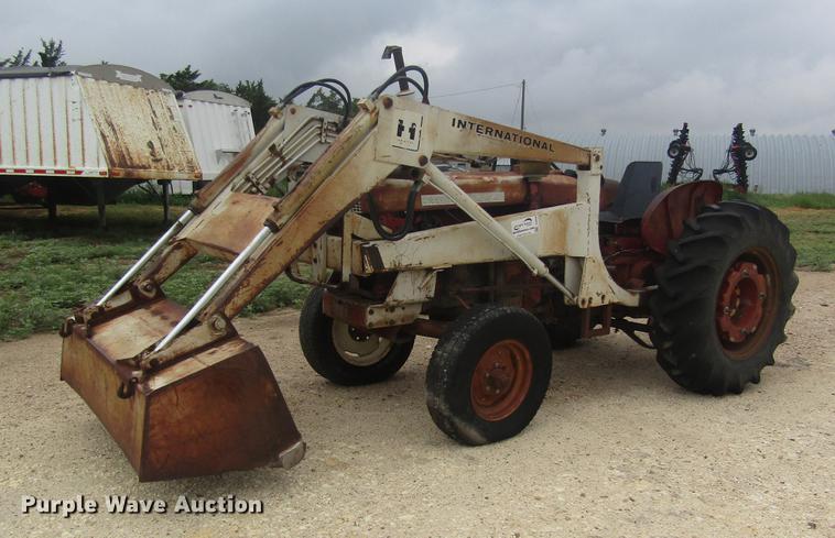 image for item DD8898 International Harvester tractor