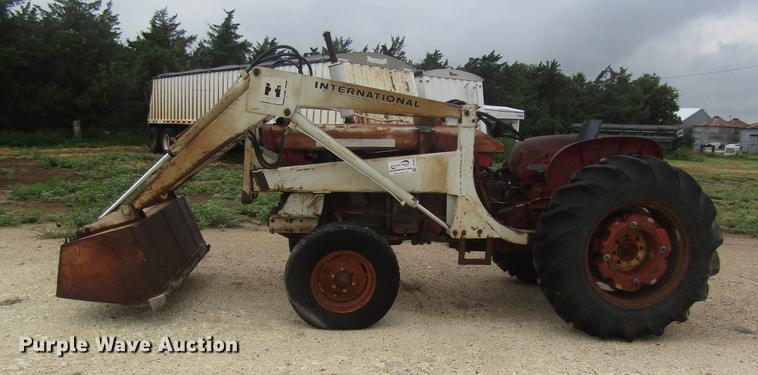 image for item DD8898 International Harvester tractor