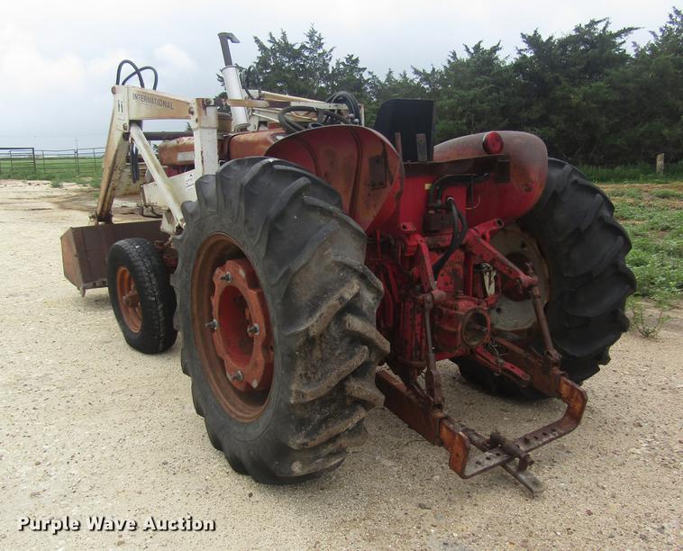 image for item DD8898 International Harvester tractor