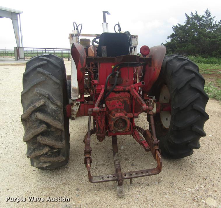 image for item DD8898 International Harvester tractor