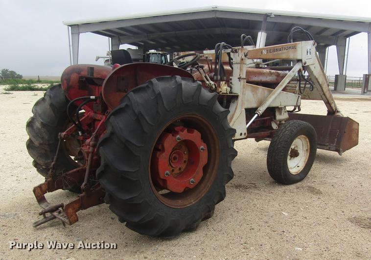 image for item DD8898 International Harvester tractor