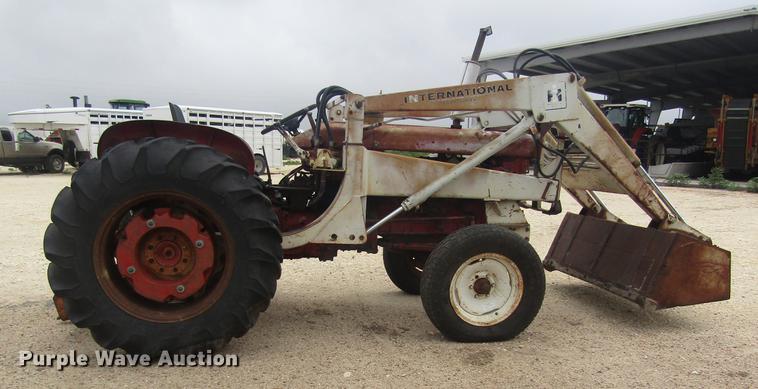image for item DD8898 International Harvester tractor
