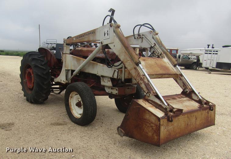 image for item DD8898 International Harvester tractor