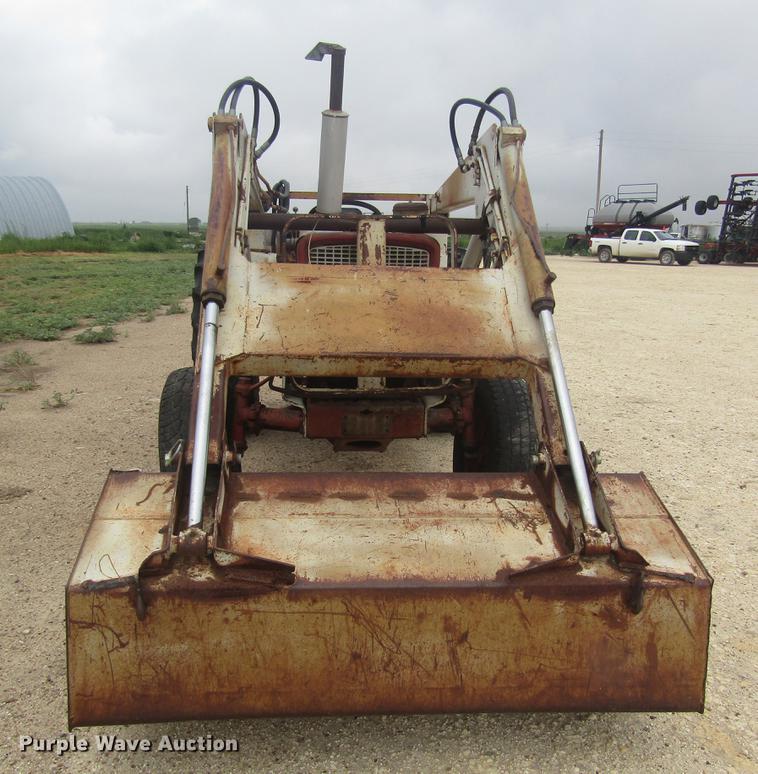 image for item DD8898 International Harvester tractor