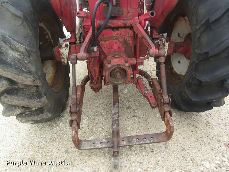 image for item DD8898 International Harvester tractor