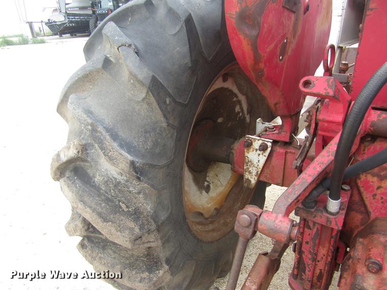image for item DD8898 International Harvester tractor