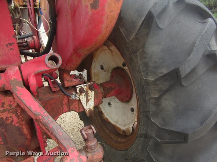 image for item DD8898 International Harvester tractor