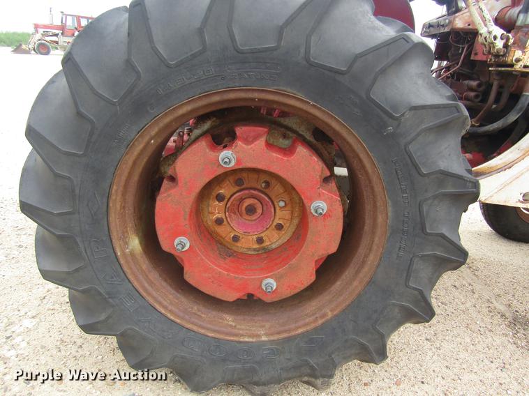 image for item DD8898 International Harvester tractor
