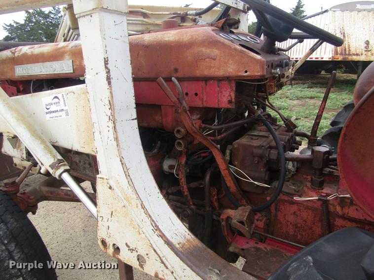image for item DD8898 International Harvester tractor