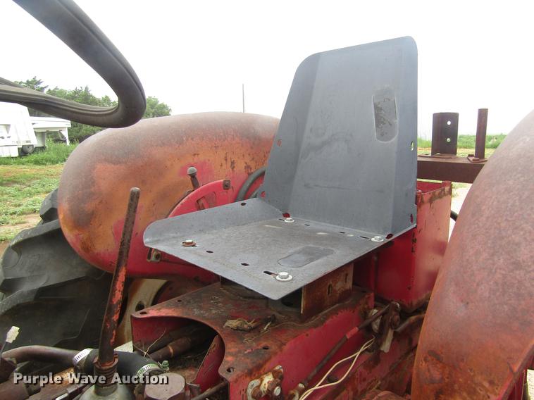 image for item DD8898 International Harvester tractor