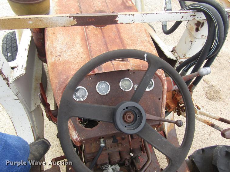 image for item DD8898 International Harvester tractor