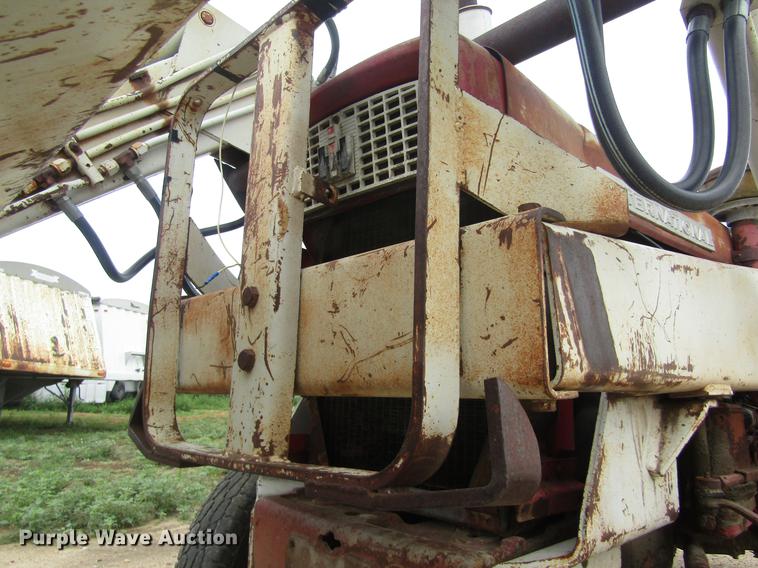 image for item DD8898 International Harvester tractor