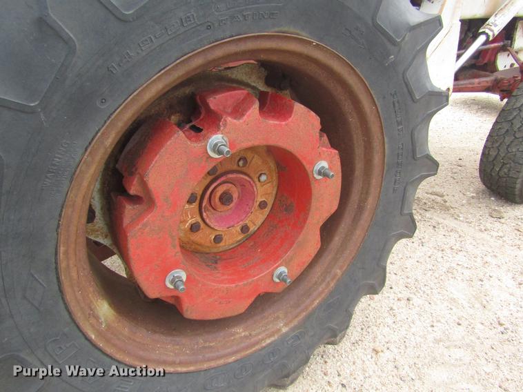 image for item DD8898 International Harvester tractor