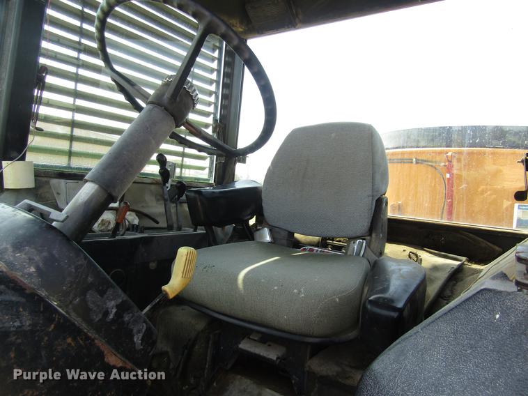 image for item DD8900 1976 John Deere 4630 tractor