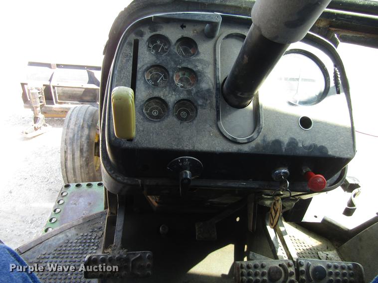 image for item DD8900 1976 John Deere 4630 tractor