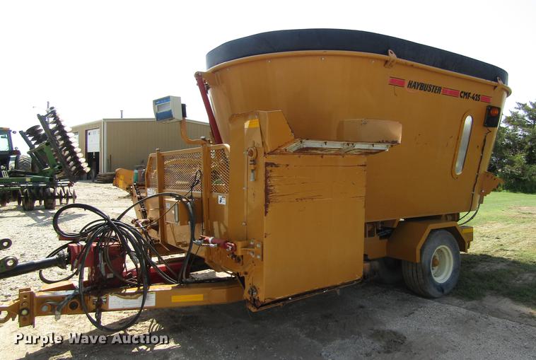image for item DD8901 2009 HayBuster CMF-425 vertical feed mixer