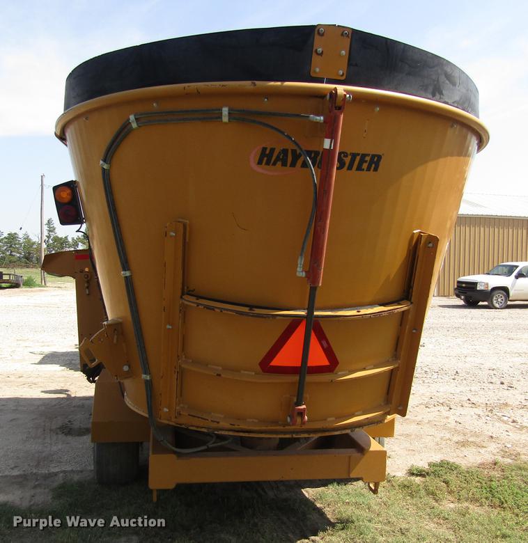 image for item DD8901 2009 HayBuster CMF-425 vertical feed mixer