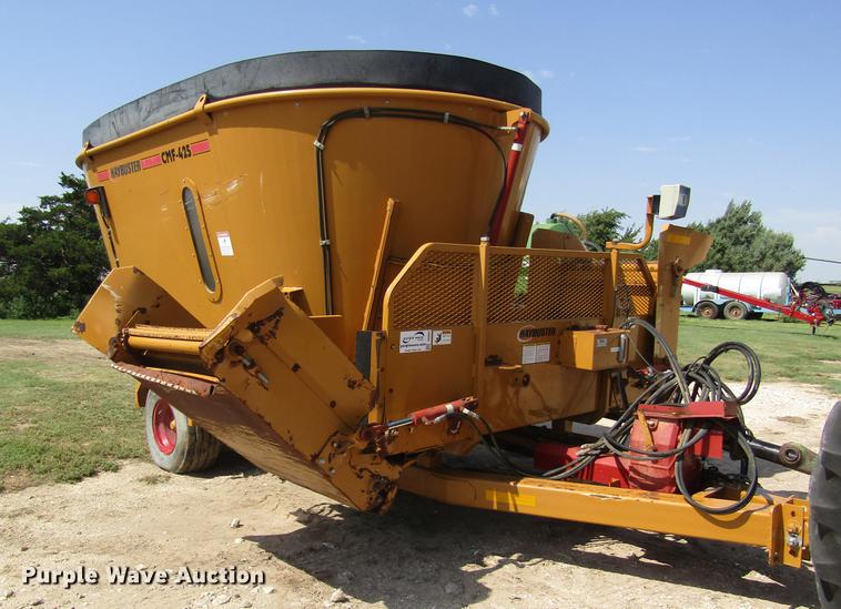 image for item DD8901 2009 HayBuster CMF-425 vertical feed mixer