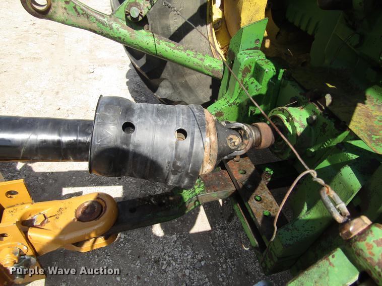 image for item DD8901 2009 HayBuster CMF-425 vertical feed mixer