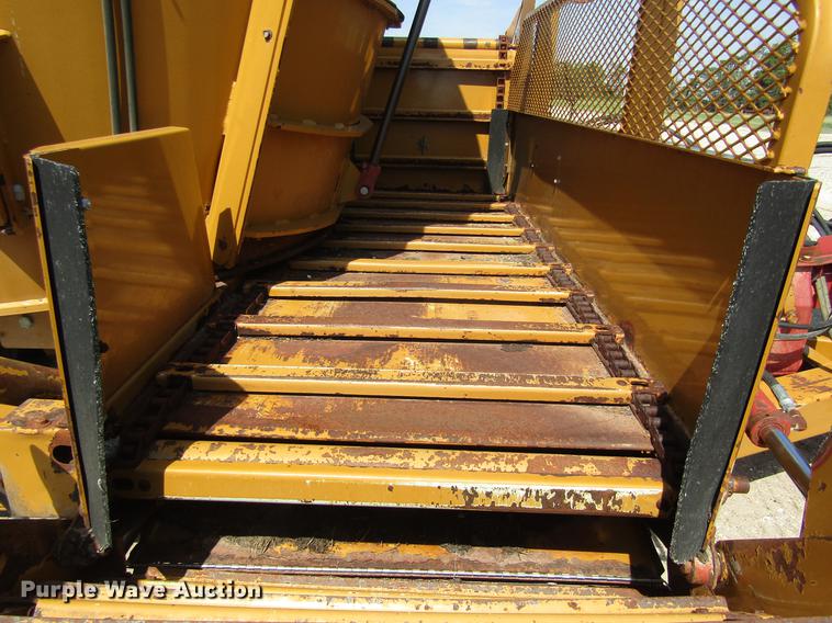 image for item DD8901 2009 HayBuster CMF-425 vertical feed mixer