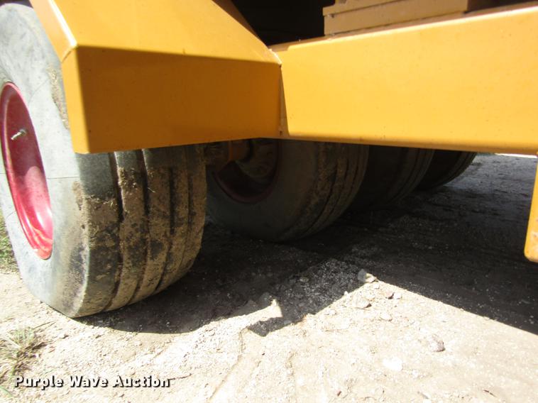 image for item DD8901 2009 HayBuster CMF-425 vertical feed mixer